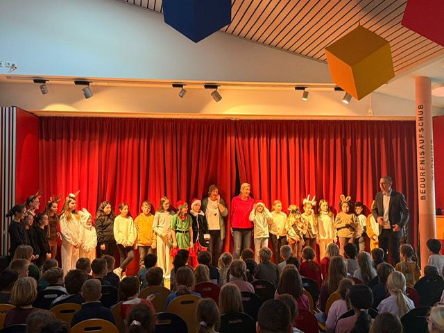 Du betrachtest gerade Theateraufführung in der Schule